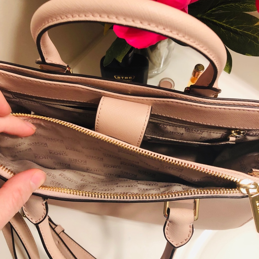 MICHAEL KORS Purse - Picture 4 of 7